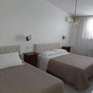 rooms-speedy-vicino-aeroporto-e-fiera-di-roma.it-romehotels.com/