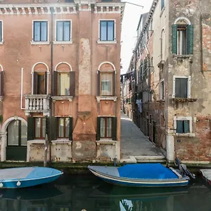 Apartment Little Canal, Venice
